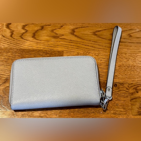 Michael Kors Jet Set Continental Wristlet Wallet - Picture 2 of 9